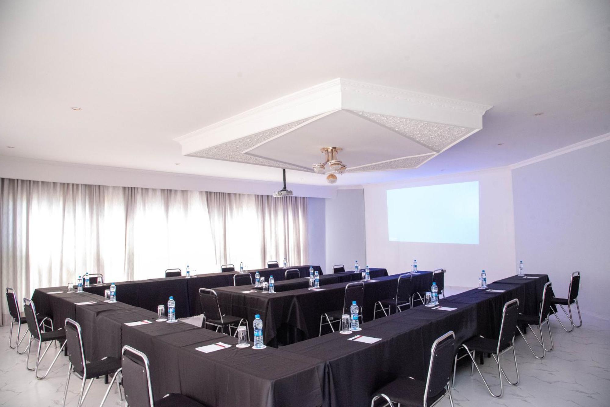 Mika Hotel Kabulonga Лусака Экстерьер фото