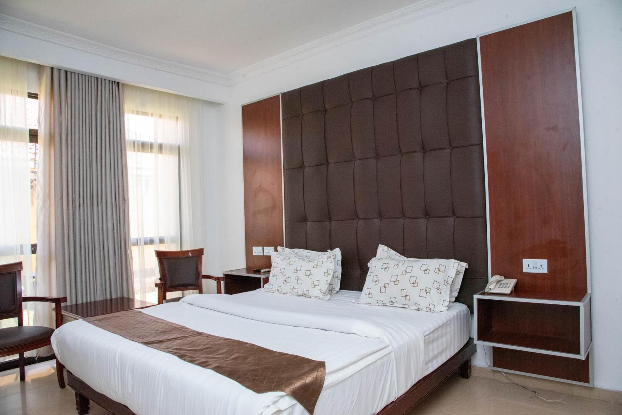 Mika Hotel Kabulonga Лусака Экстерьер фото