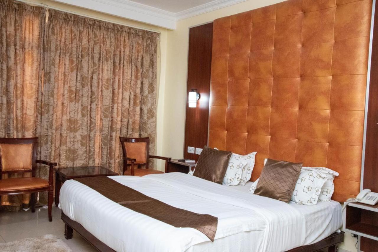 Mika Hotel Kabulonga Лусака Экстерьер фото