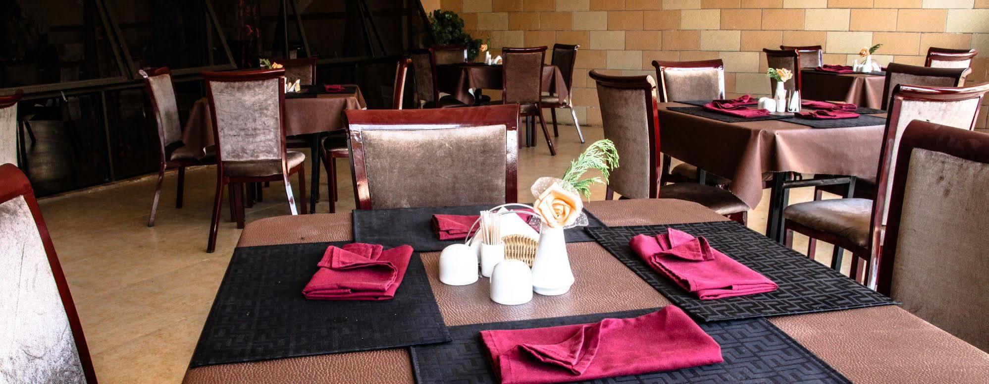 Mika Hotel Kabulonga Лусака Экстерьер фото
